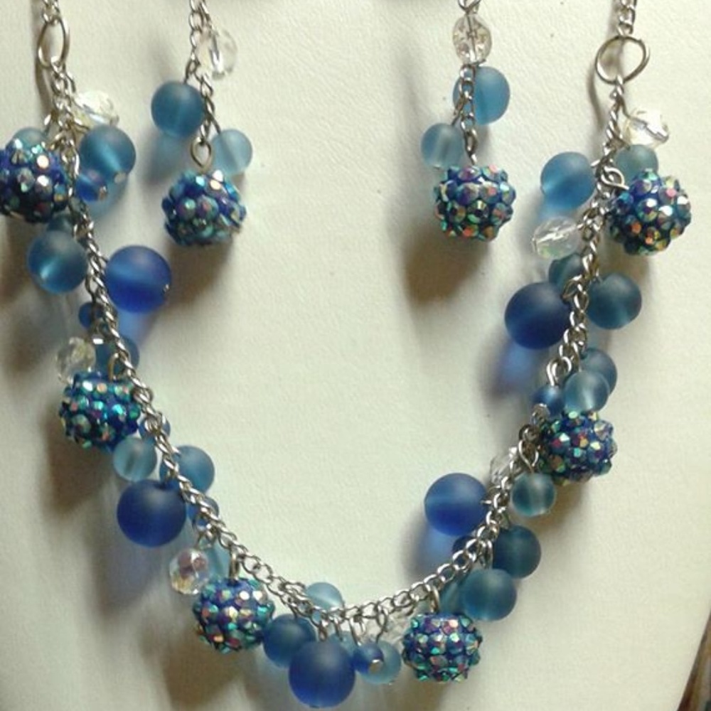 Necklace and earring set